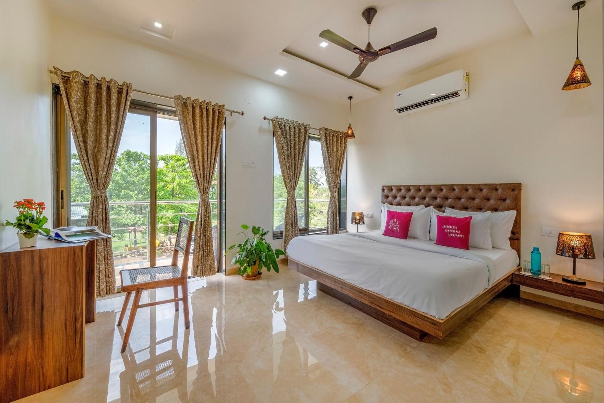 Saffronstays Lakeview Nivara - Farm Stay Villa With Private Pool Near Pune Exterior foto