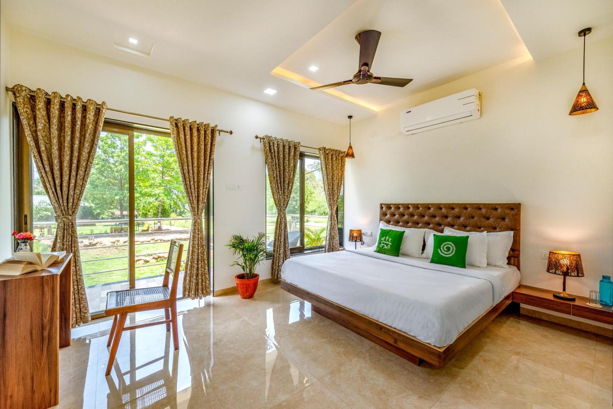 Saffronstays Lakeview Nivara - Farm Stay Villa With Private Pool Near Pune Exterior foto
